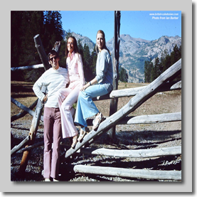 On the way back from Lake Tahoe - Norman Speary posing with 2 girls ? - Somewhere in California Sep/Oct 1972